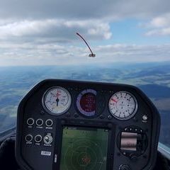 Flugwegposition um 14:42:49: Aufgenommen in der Nähe von Gemeinde Eidenberg, Österreich in 1374 Meter
